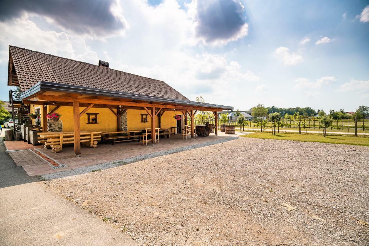 Apartment With Sauna Pr' Geci Dobova Zewnętrze zdjęcie